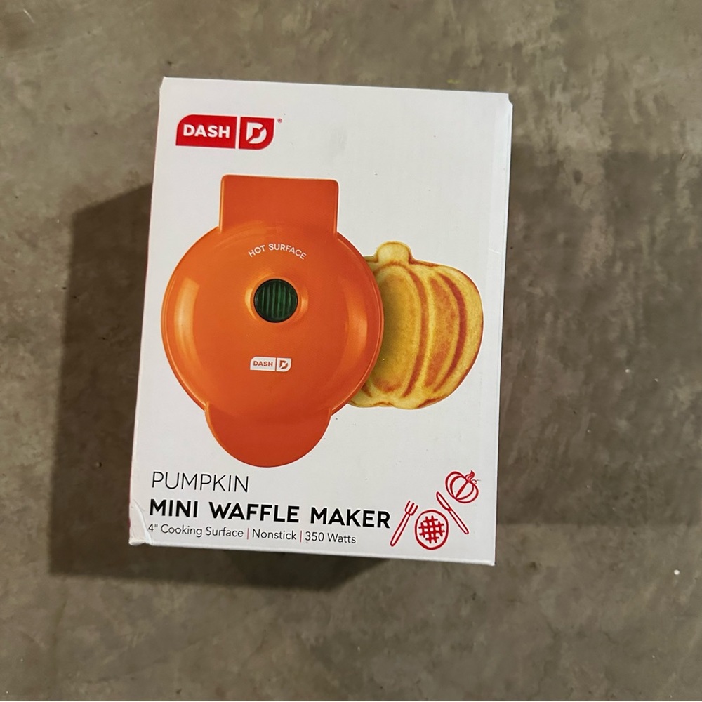 Pumpkin shaped mini waffle maker